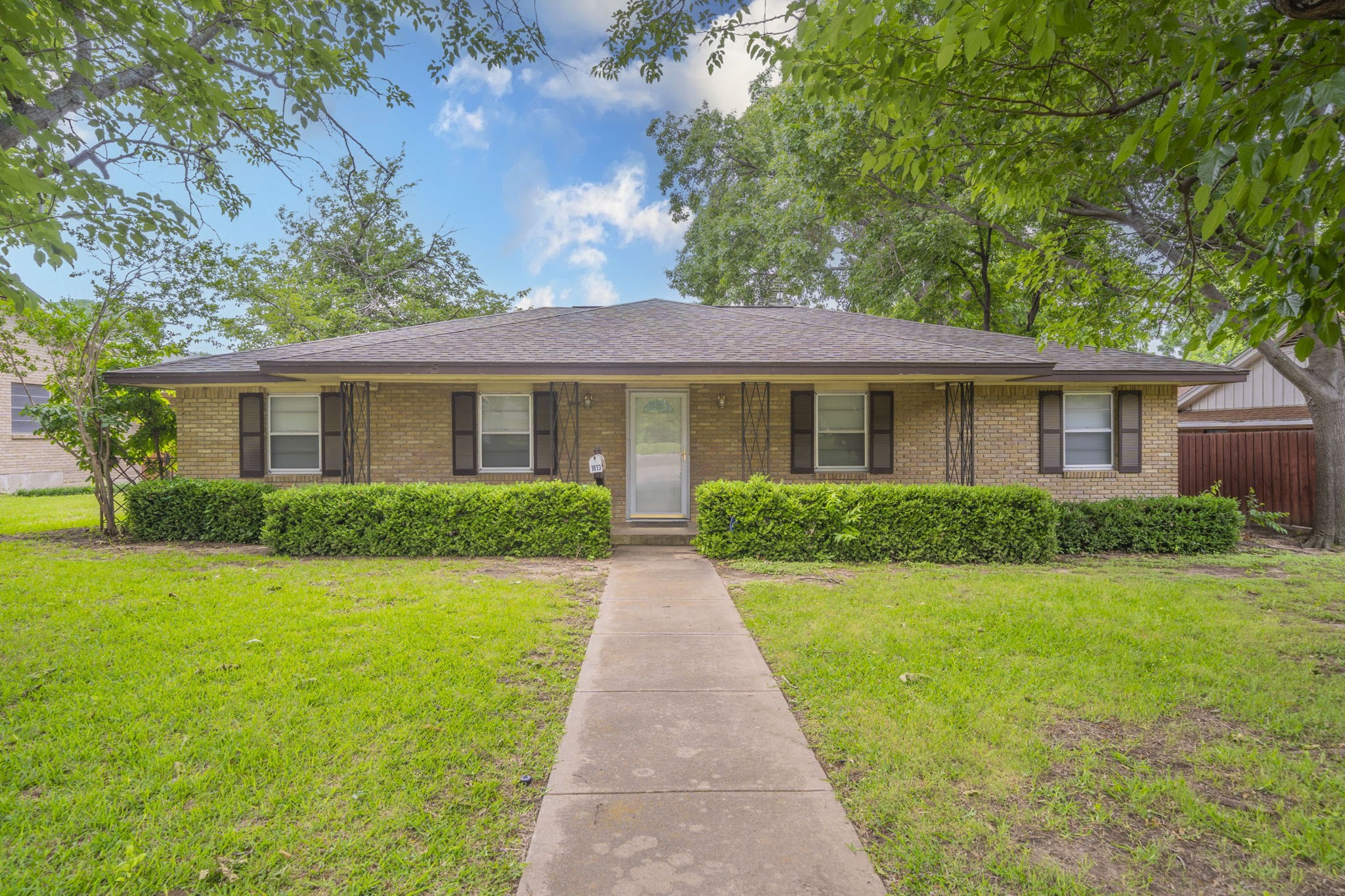 1813 Hampshire Street Grand Prairie TX 75050