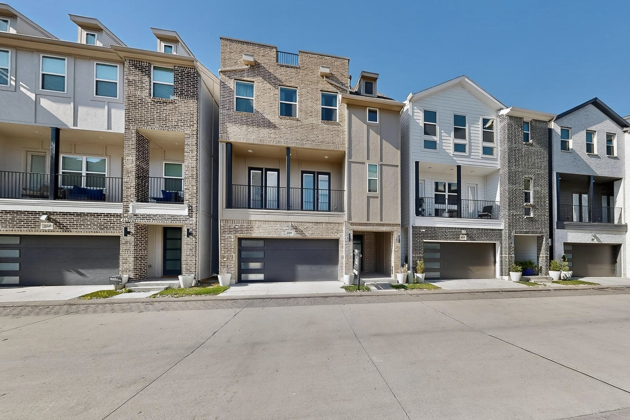 2557 Carmelita Street Dallas TX 75212