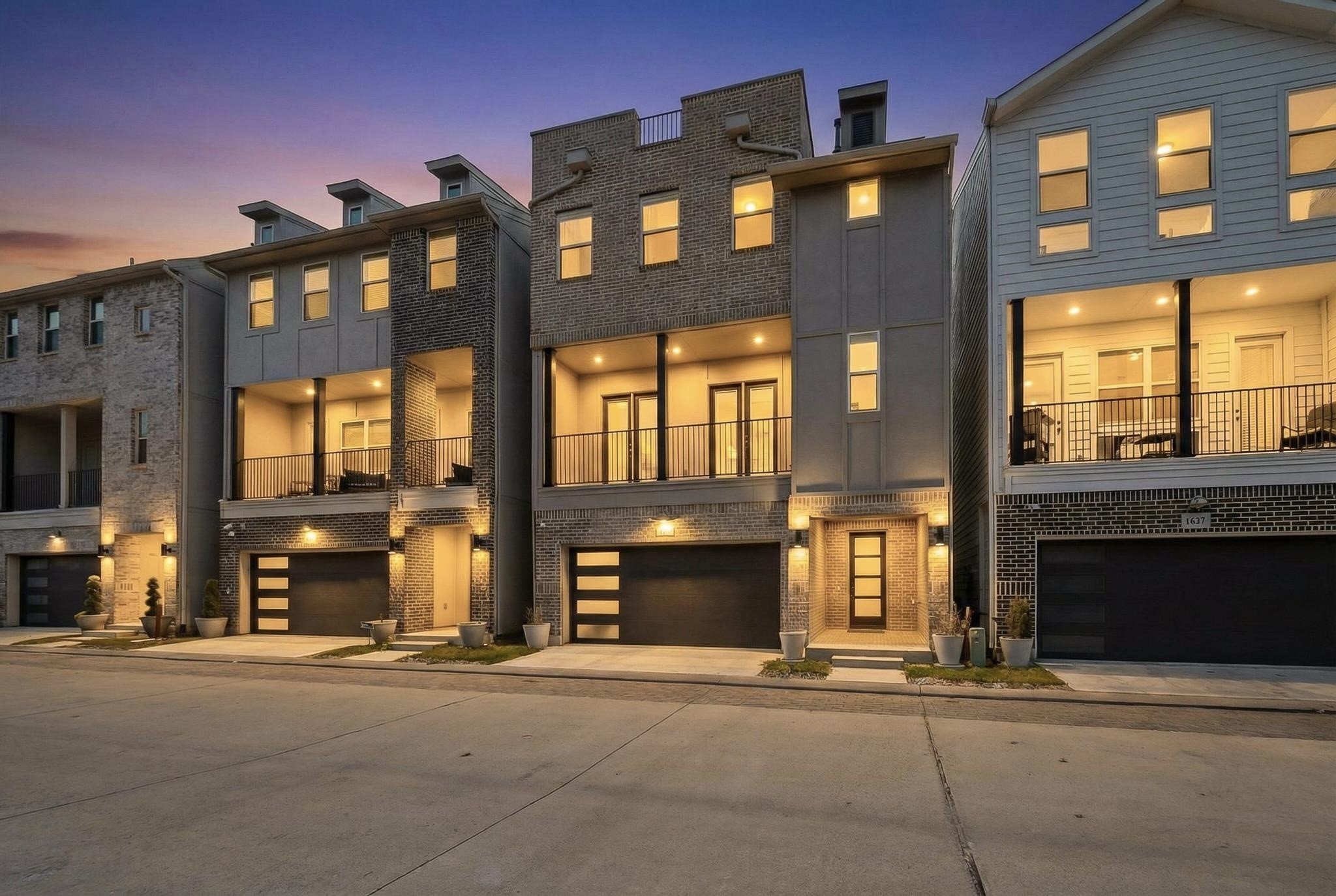 2557 Carmelita Street Dallas TX 75212