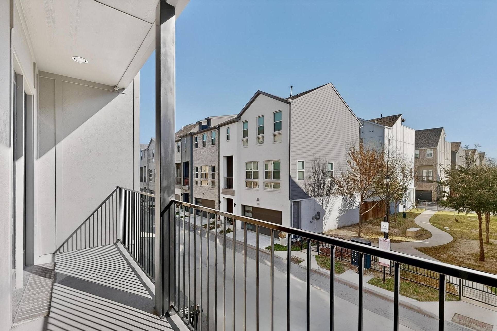 2557 Carmelita Street Dallas TX 75212