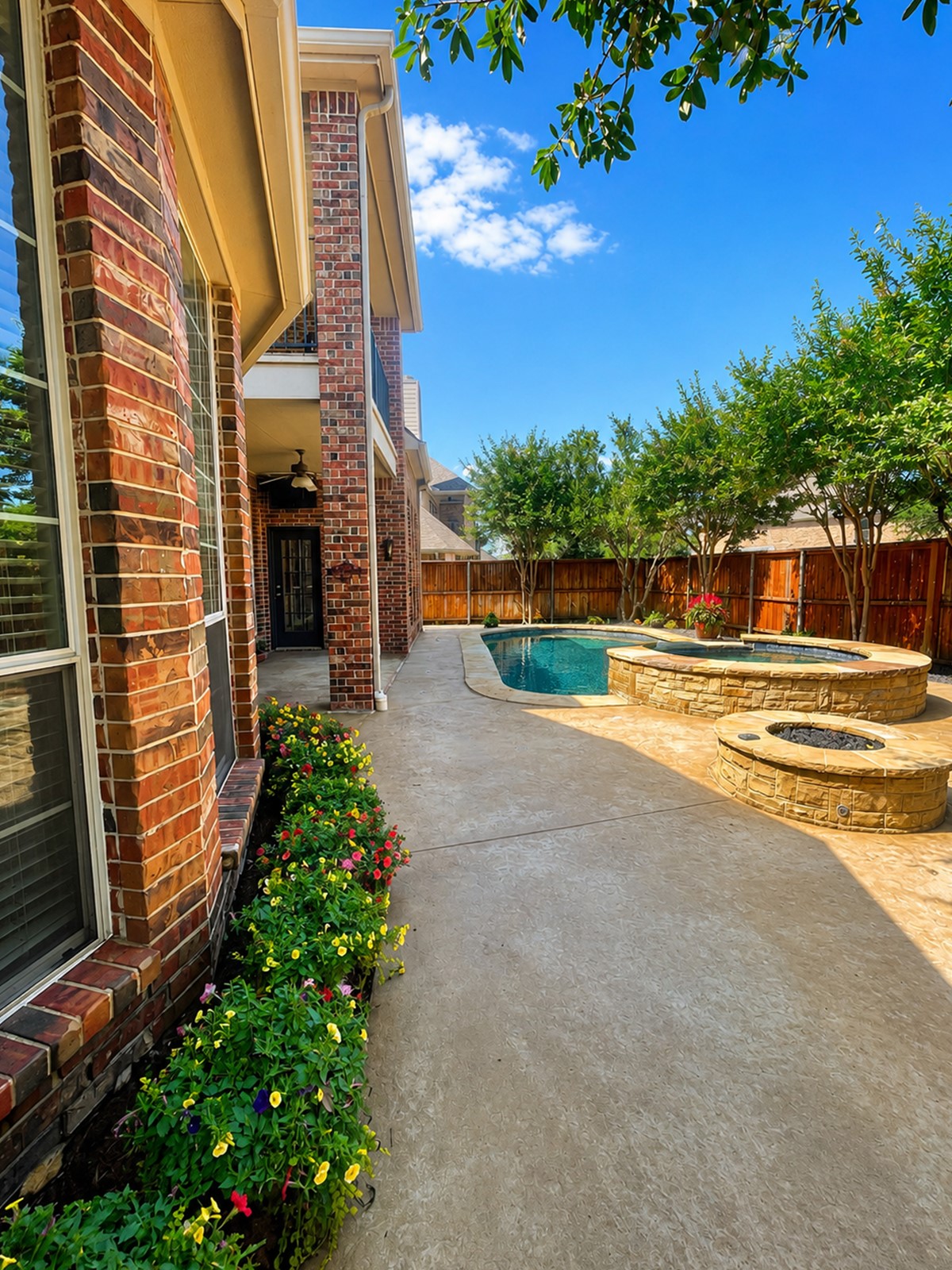 8317 Victoria Lane Lantana TX 76226