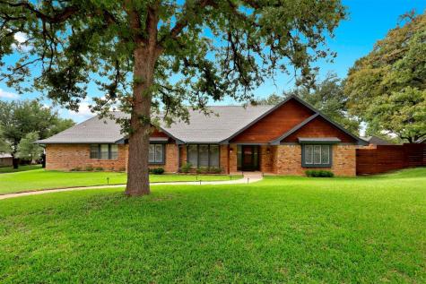 304 Highwoods Trail Fort Worth TX 76112