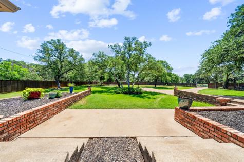 100 Twisted Oak Lane Crawford TX 76638