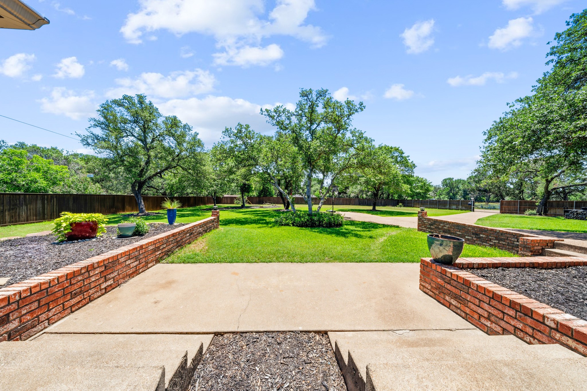 100 Twisted Oak Lane Crawford TX 76638