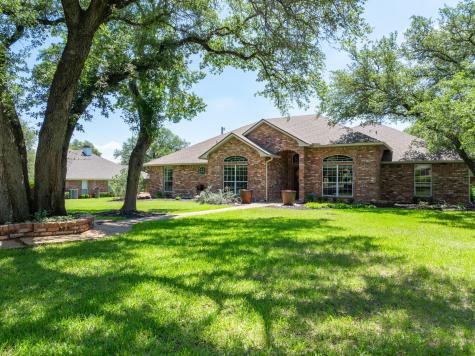 100 Twisted Oak Lane Crawford TX 76638