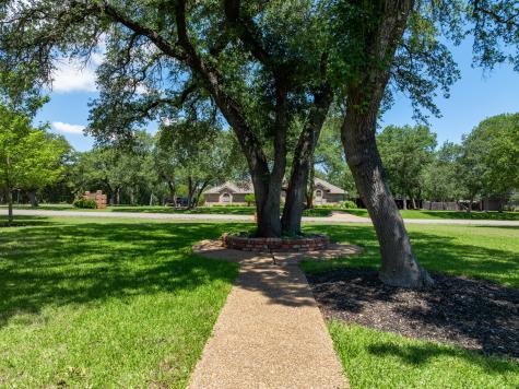 100 Twisted Oak Lane Crawford TX 76638