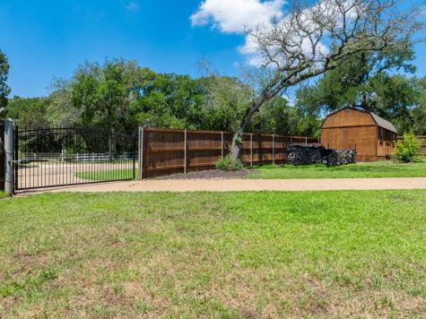 100 Twisted Oak Lane Crawford TX 76638