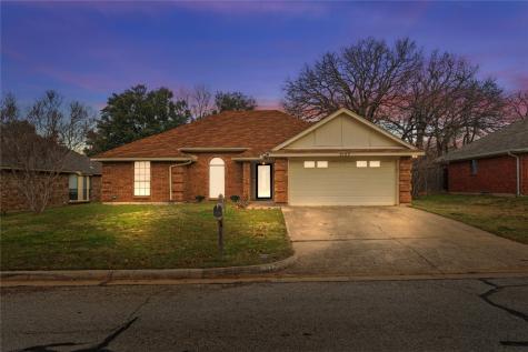 2127 Turf Club Drive Arlington TX 76017