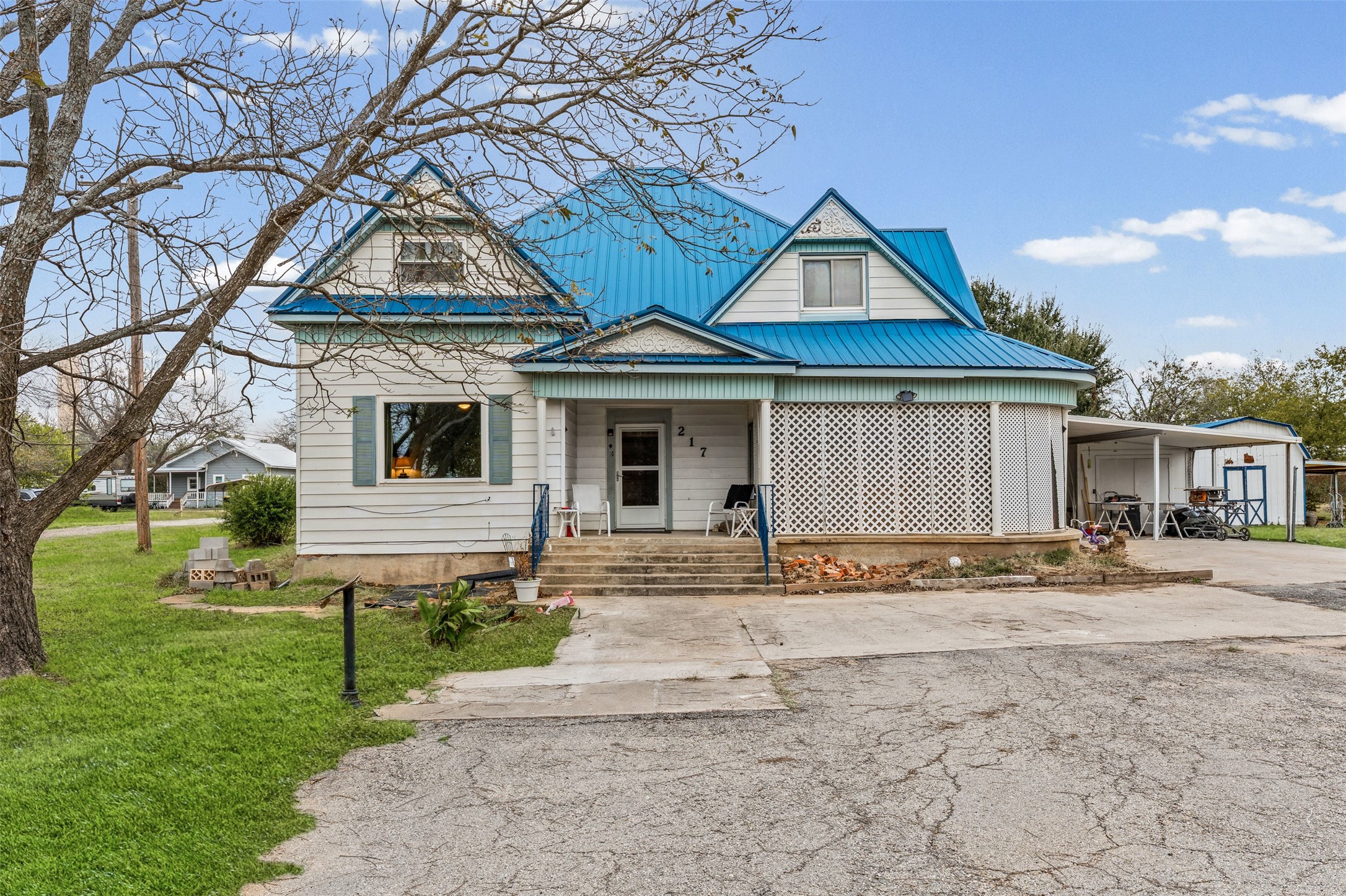 217 N 5th Street Lott TX 76656