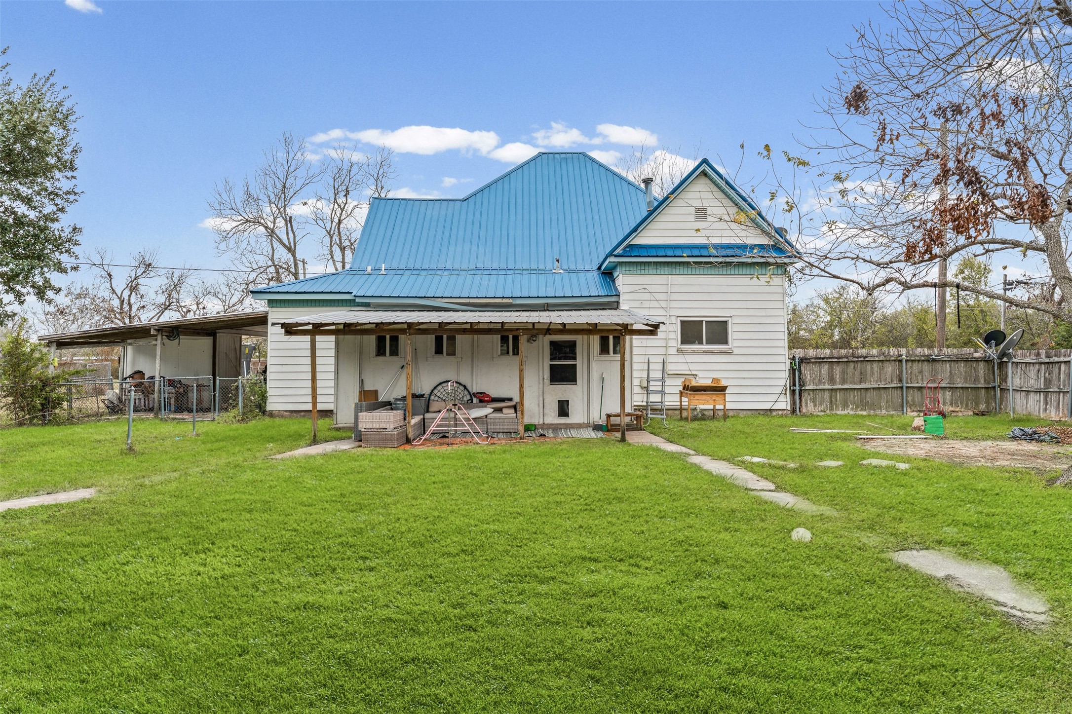 217 N 5th Street Lott TX 76656
