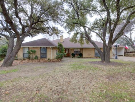 105 Red Oak Court Burleson TX 76028