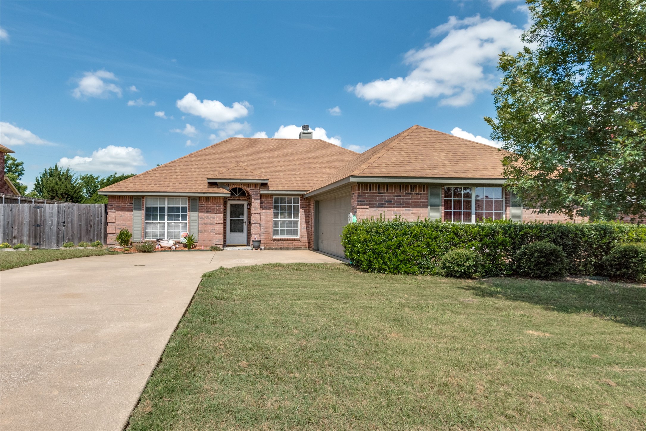 215 Cobblestone Circle Red Oak TX 75154