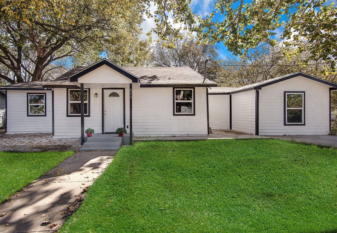 611 W Lone Star Avenue Cleburne TX 76033