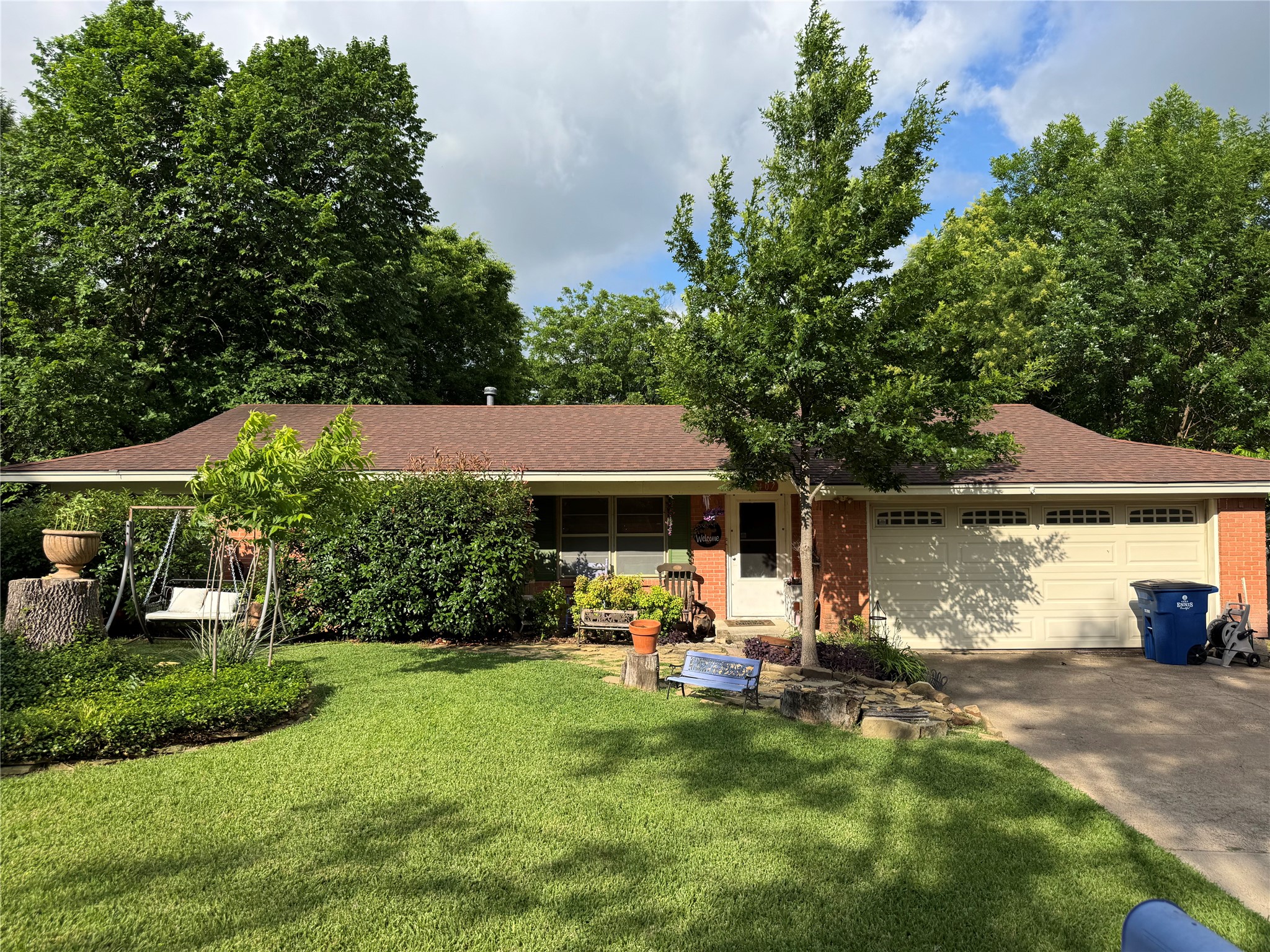 1407 Nichols Street Ennis TX 75119