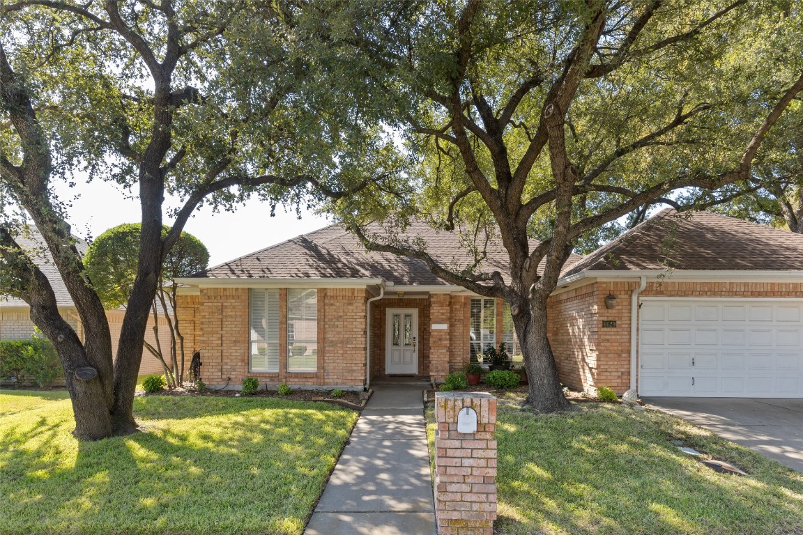 6629 Meadowpark Court Benbrook TX 76132