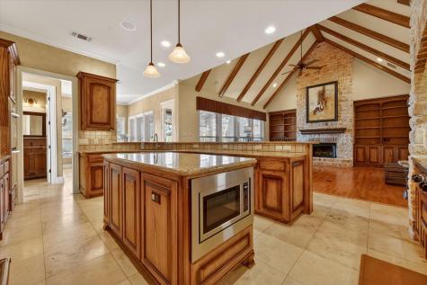 5904 St Ives Court Arlington TX 76017