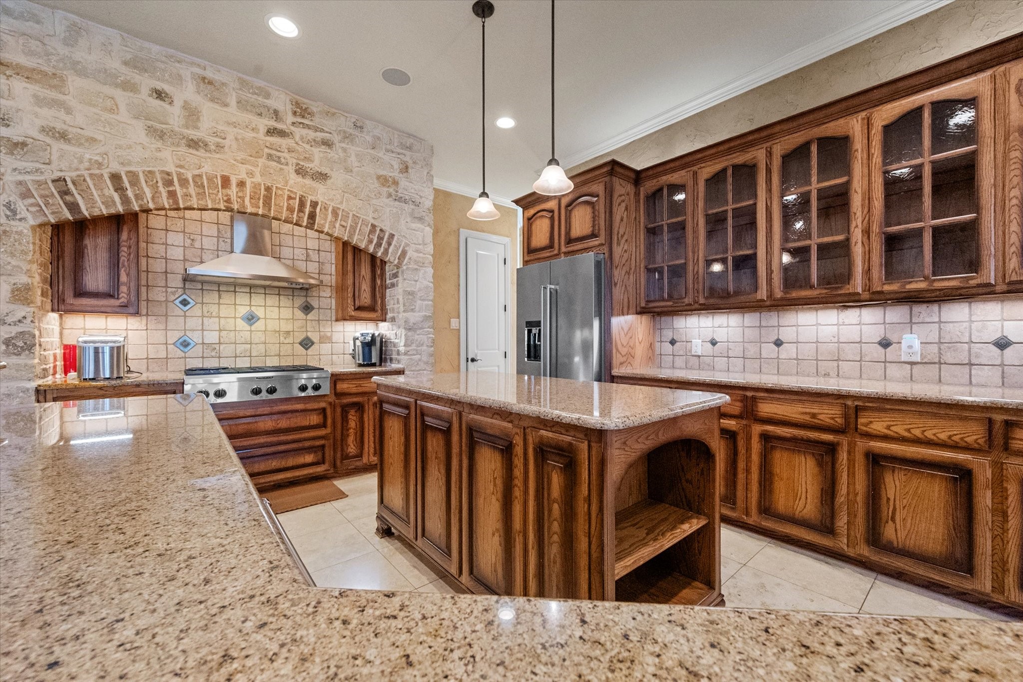 5904 St Ives Court Arlington TX 76017