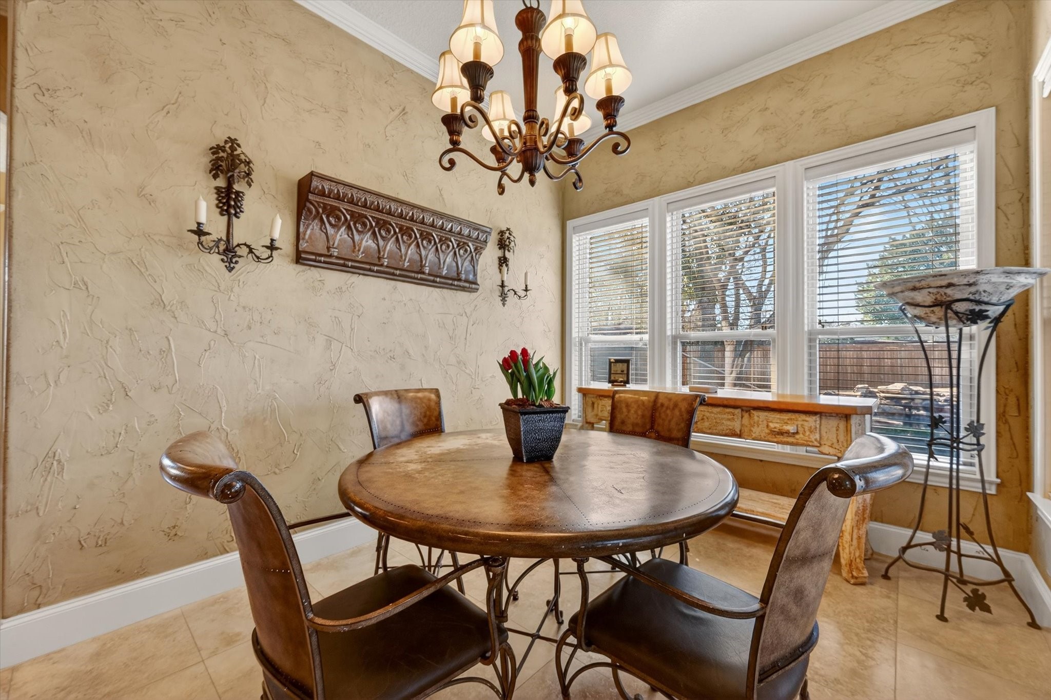 5904 St Ives Court Arlington TX 76017