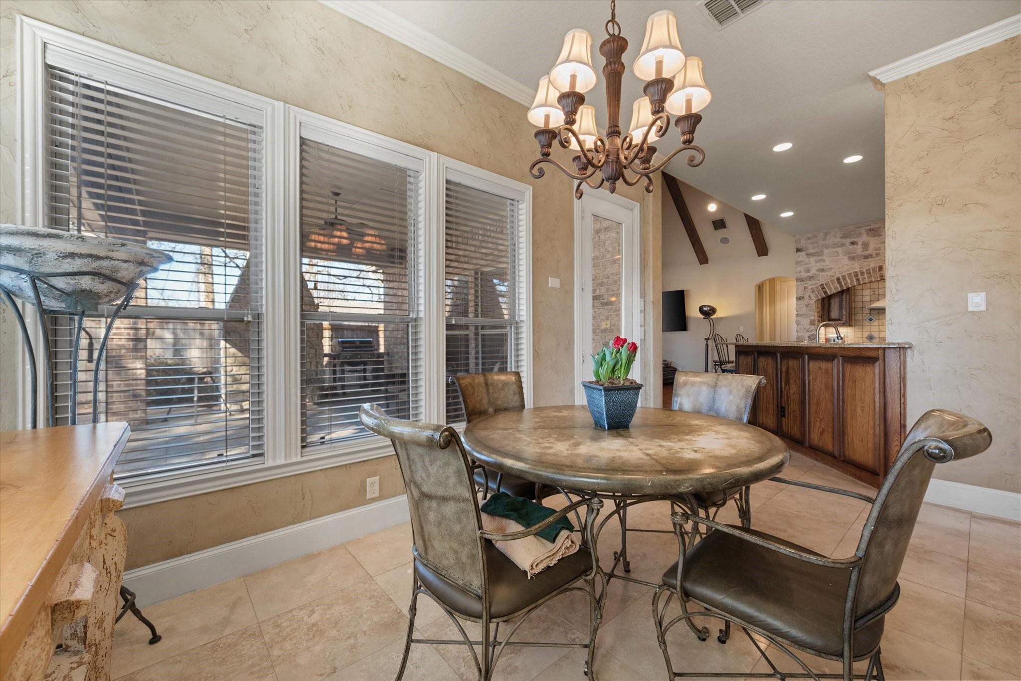5904 St Ives Court Arlington TX 76017