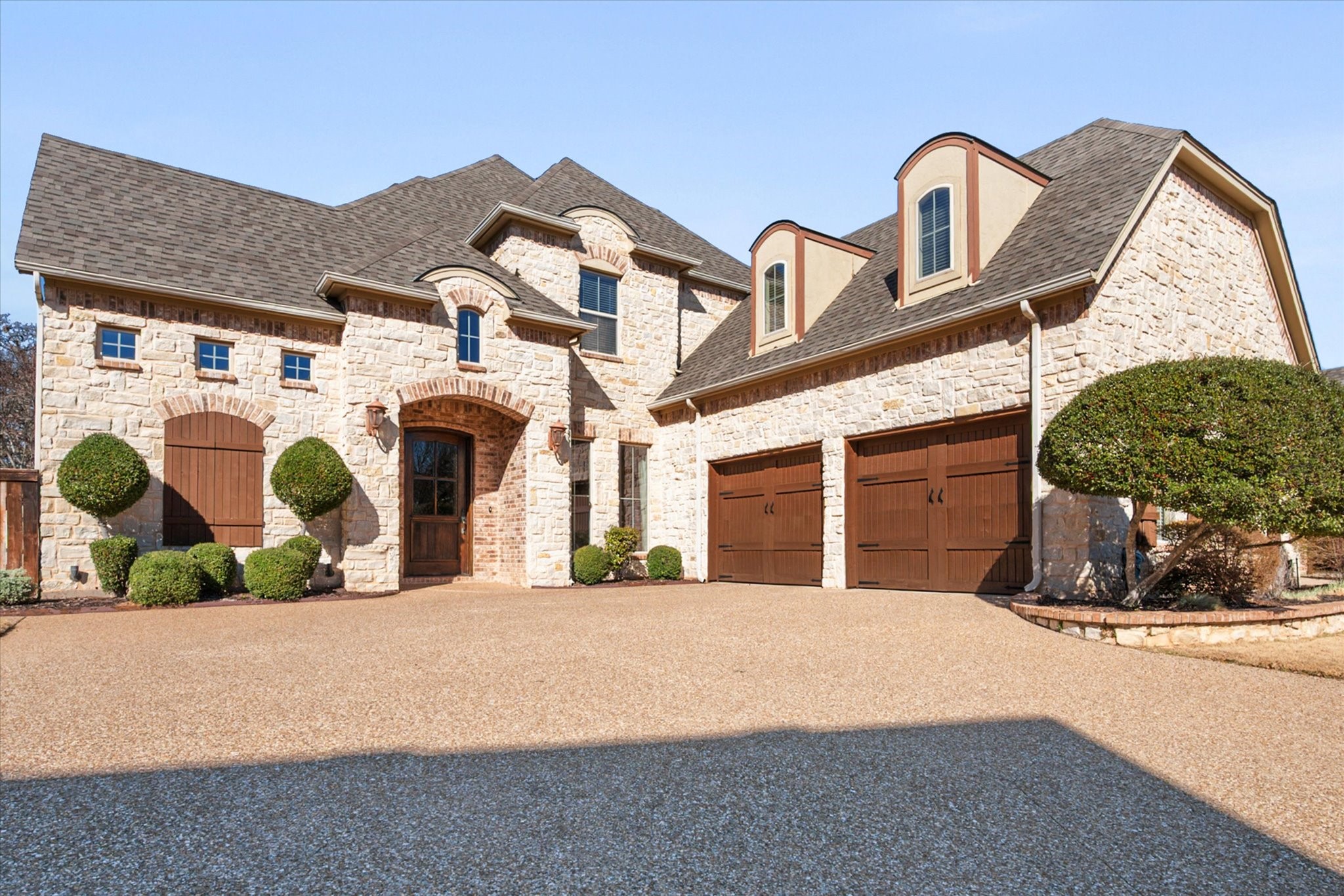 5904 St Ives Court Arlington TX 76017