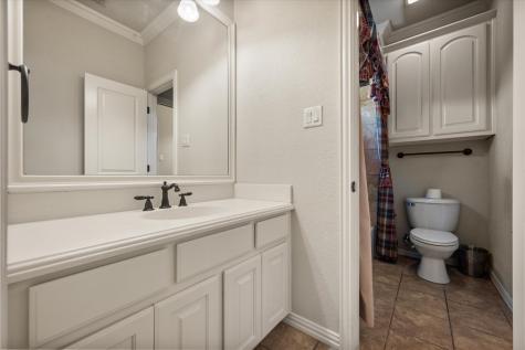 5904 St Ives Court Arlington TX 76017