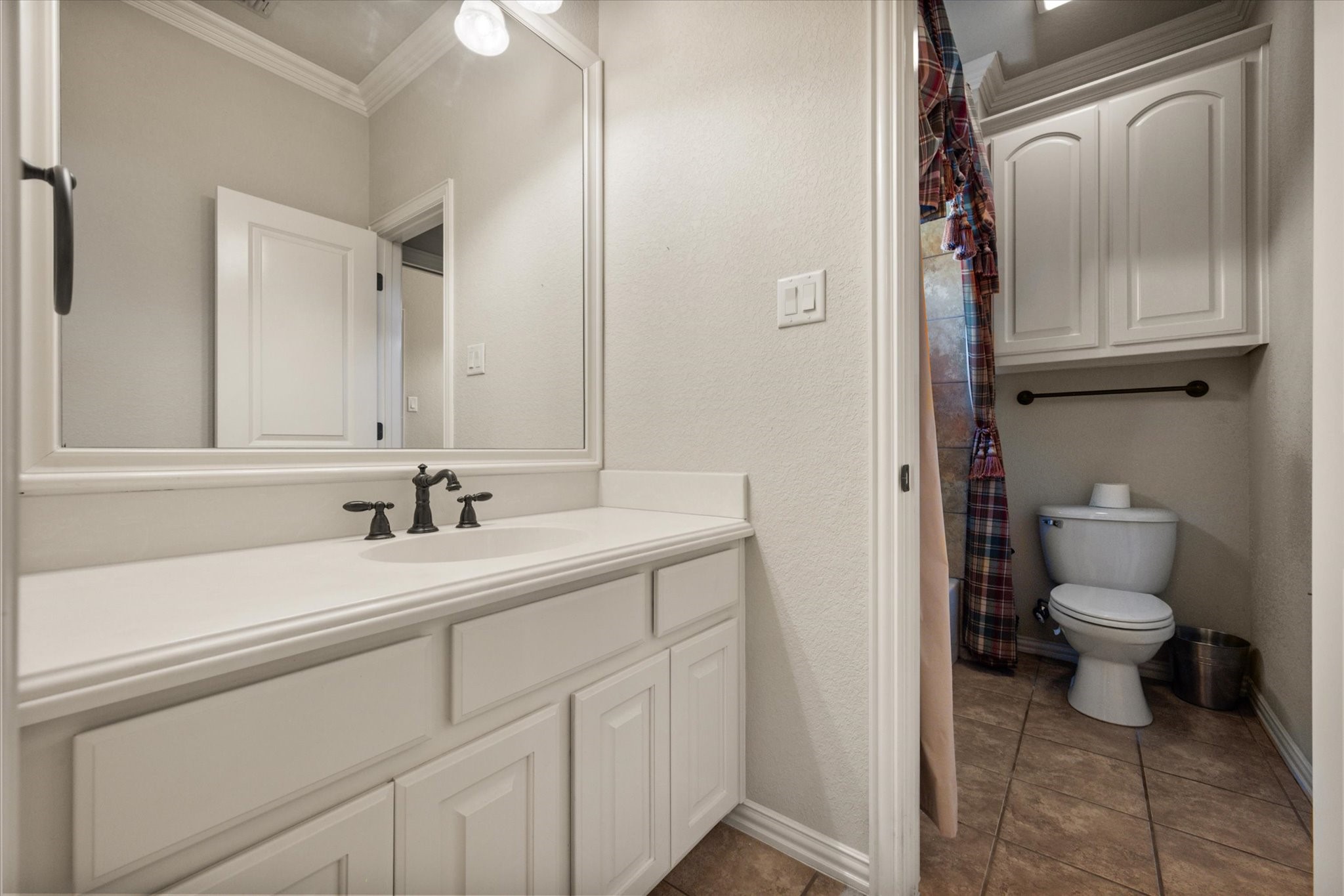 5904 St Ives Court Arlington TX 76017