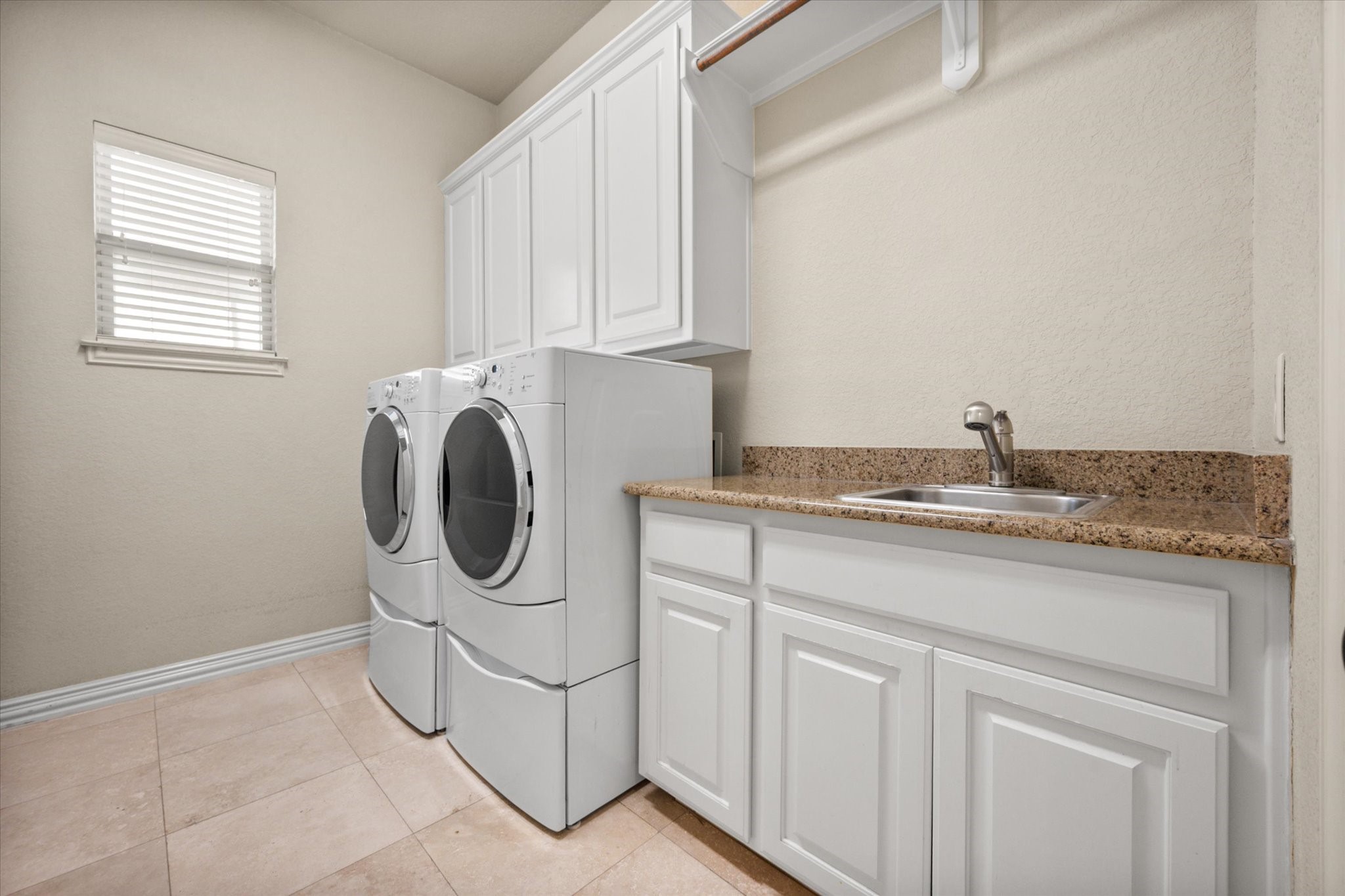 5904 St Ives Court Arlington TX 76017
