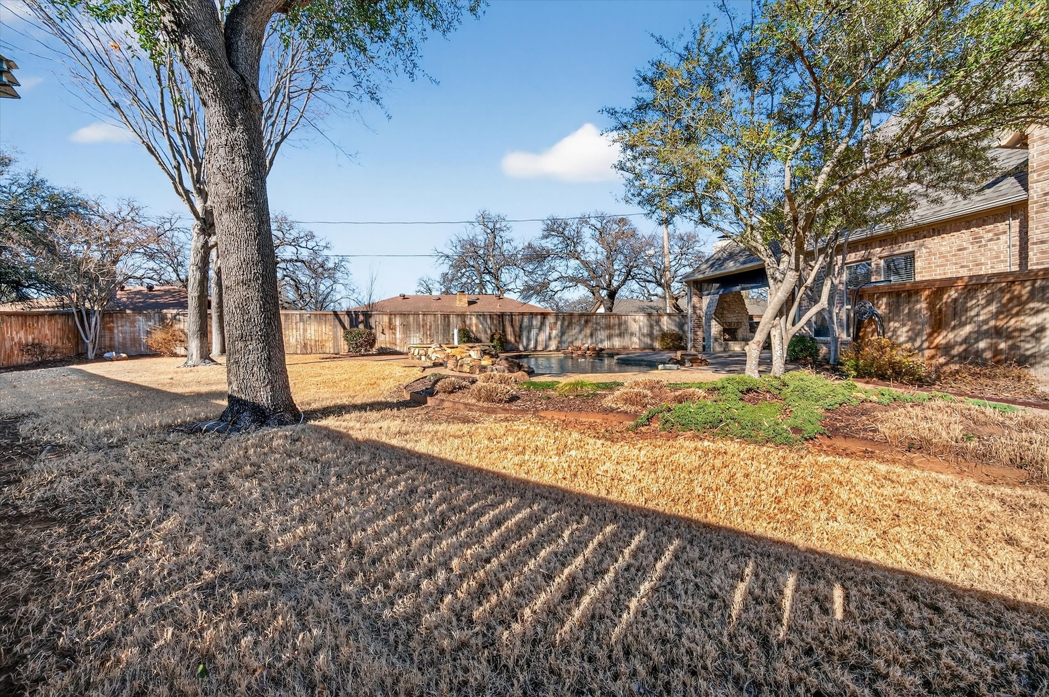 5904 St Ives Court Arlington TX 76017