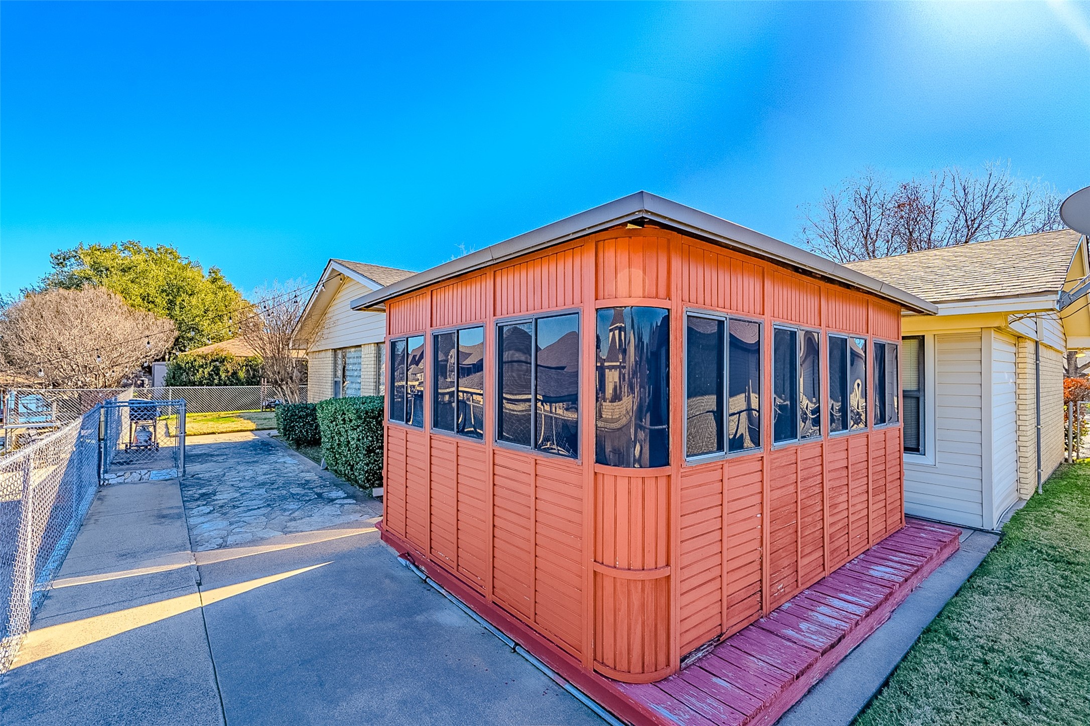 704 Tahiti Drive Granbury TX 76048