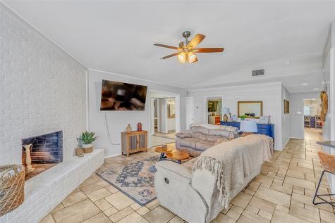 704 Tahiti Drive Granbury TX 76048