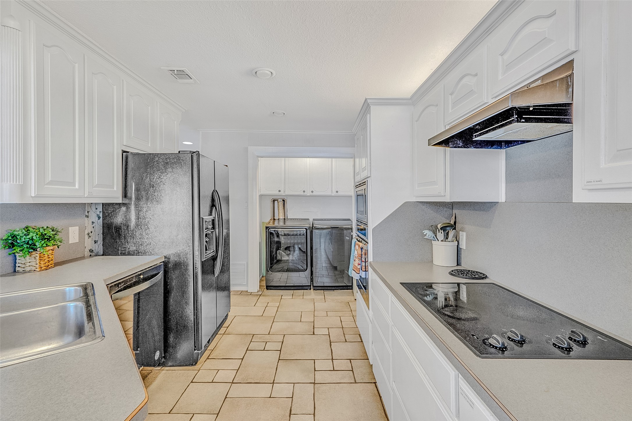 704 Tahiti Drive Granbury TX 76048