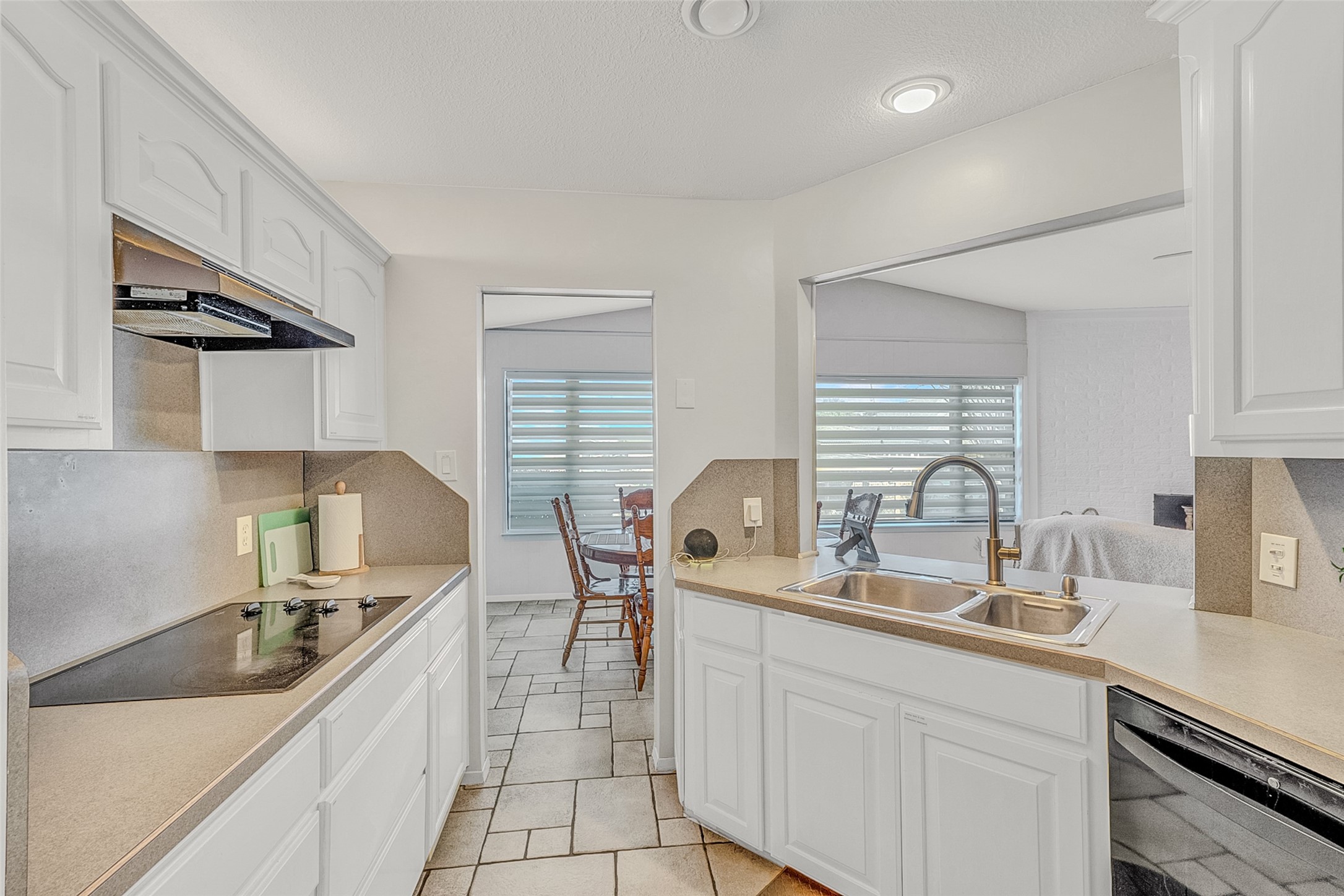 704 Tahiti Drive Granbury TX 76048