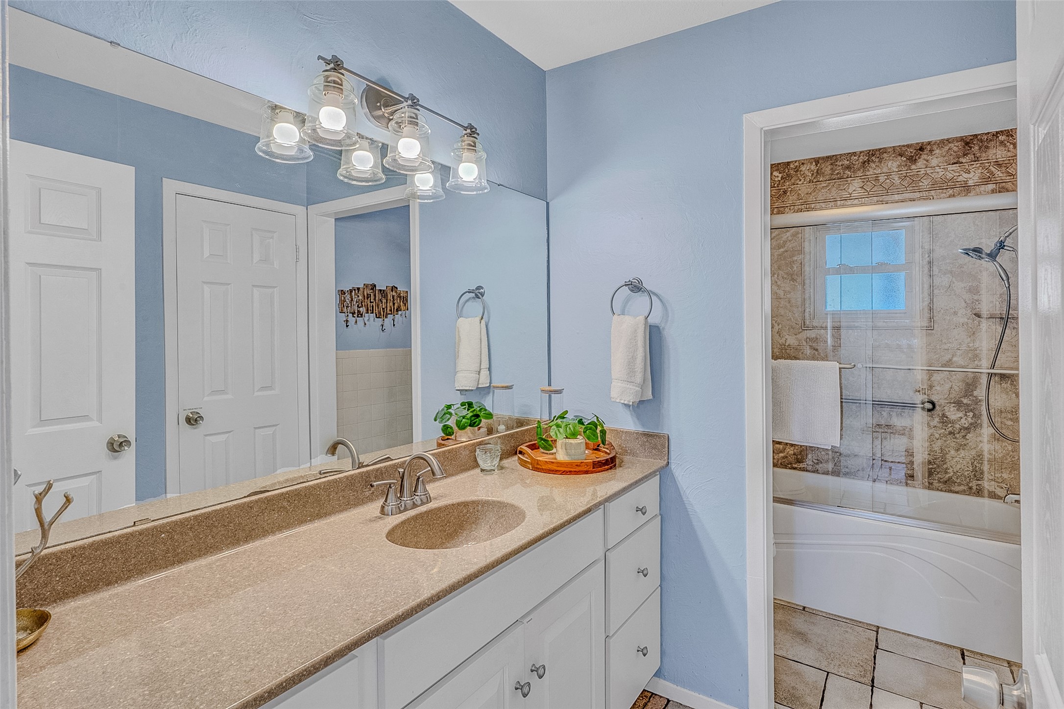 704 Tahiti Drive Granbury TX 76048