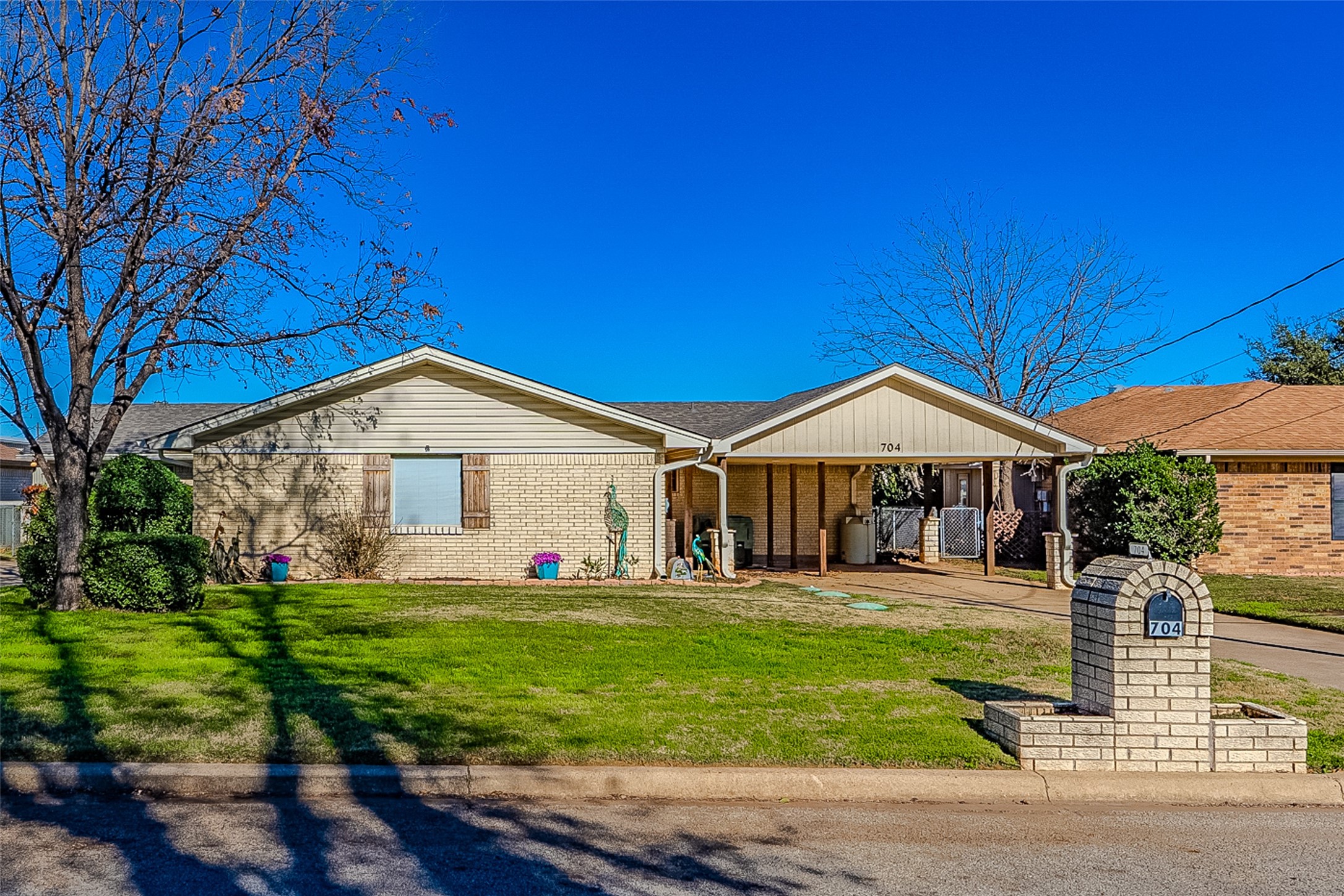 704 Tahiti Drive Granbury TX 76048