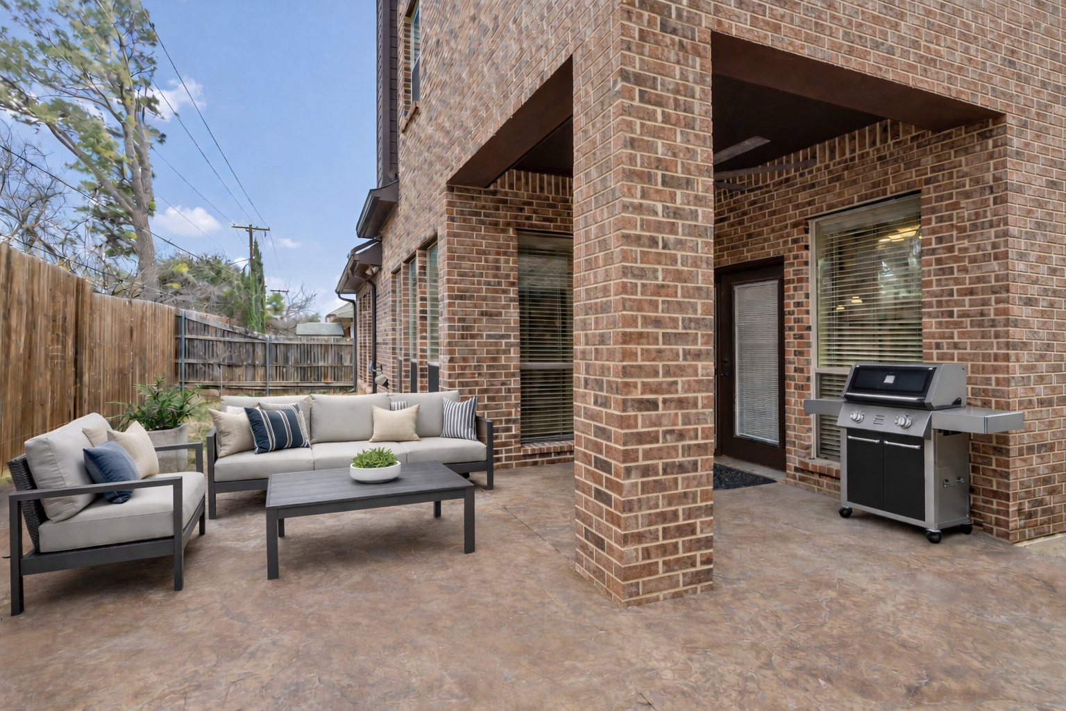 716 Crestridge Circle Euless TX 76040