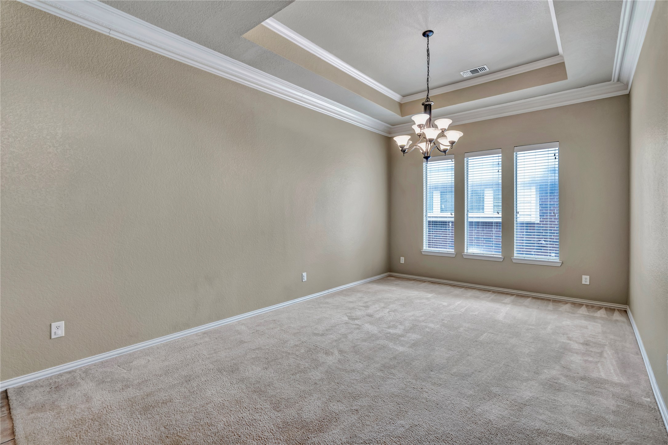 716 Crestridge Circle Euless TX 76040