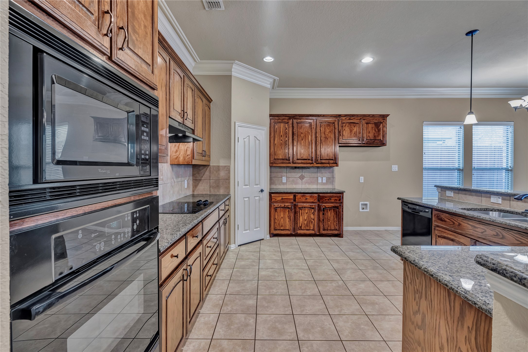 716 Crestridge Circle Euless TX 76040