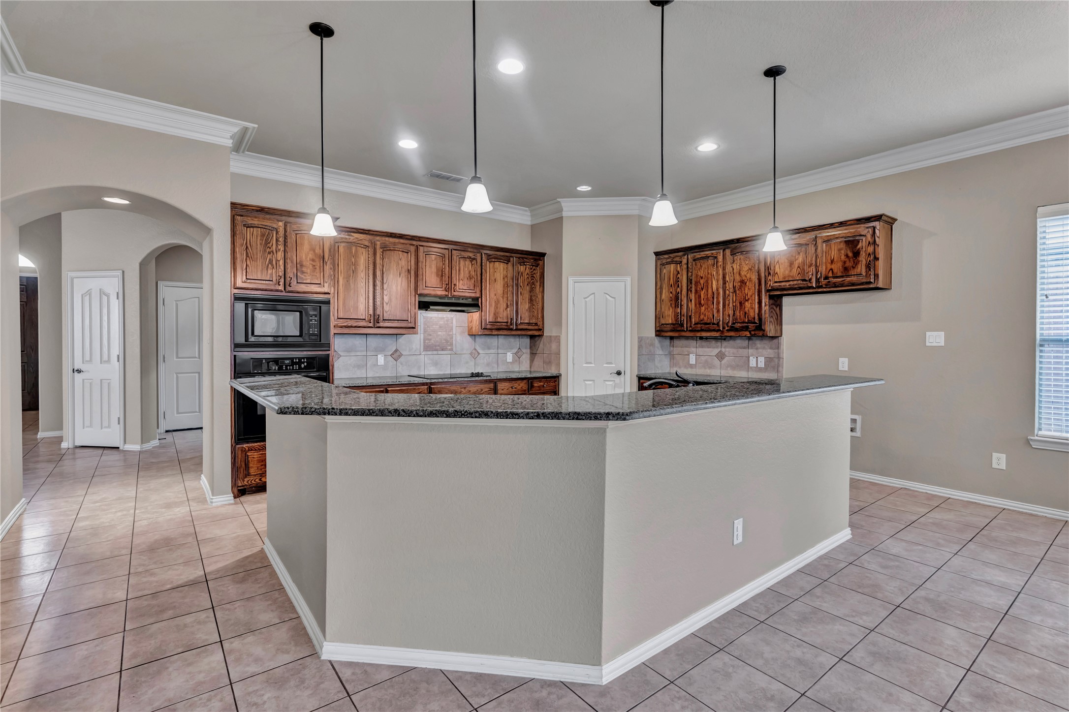 716 Crestridge Circle Euless TX 76040