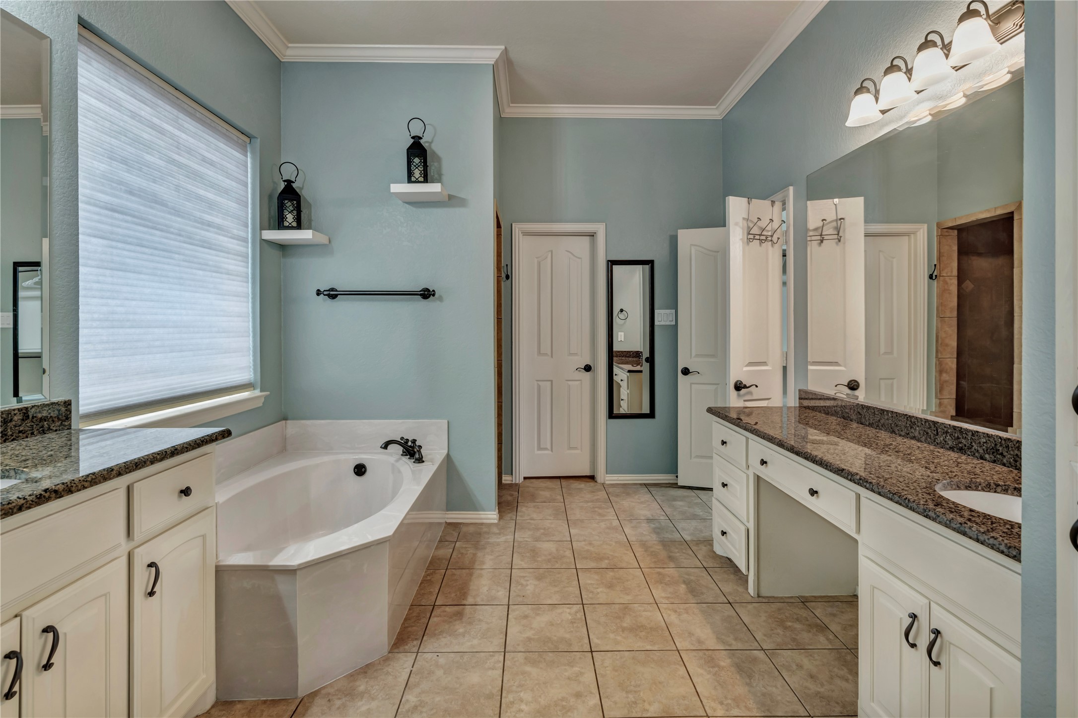 716 Crestridge Circle Euless TX 76040