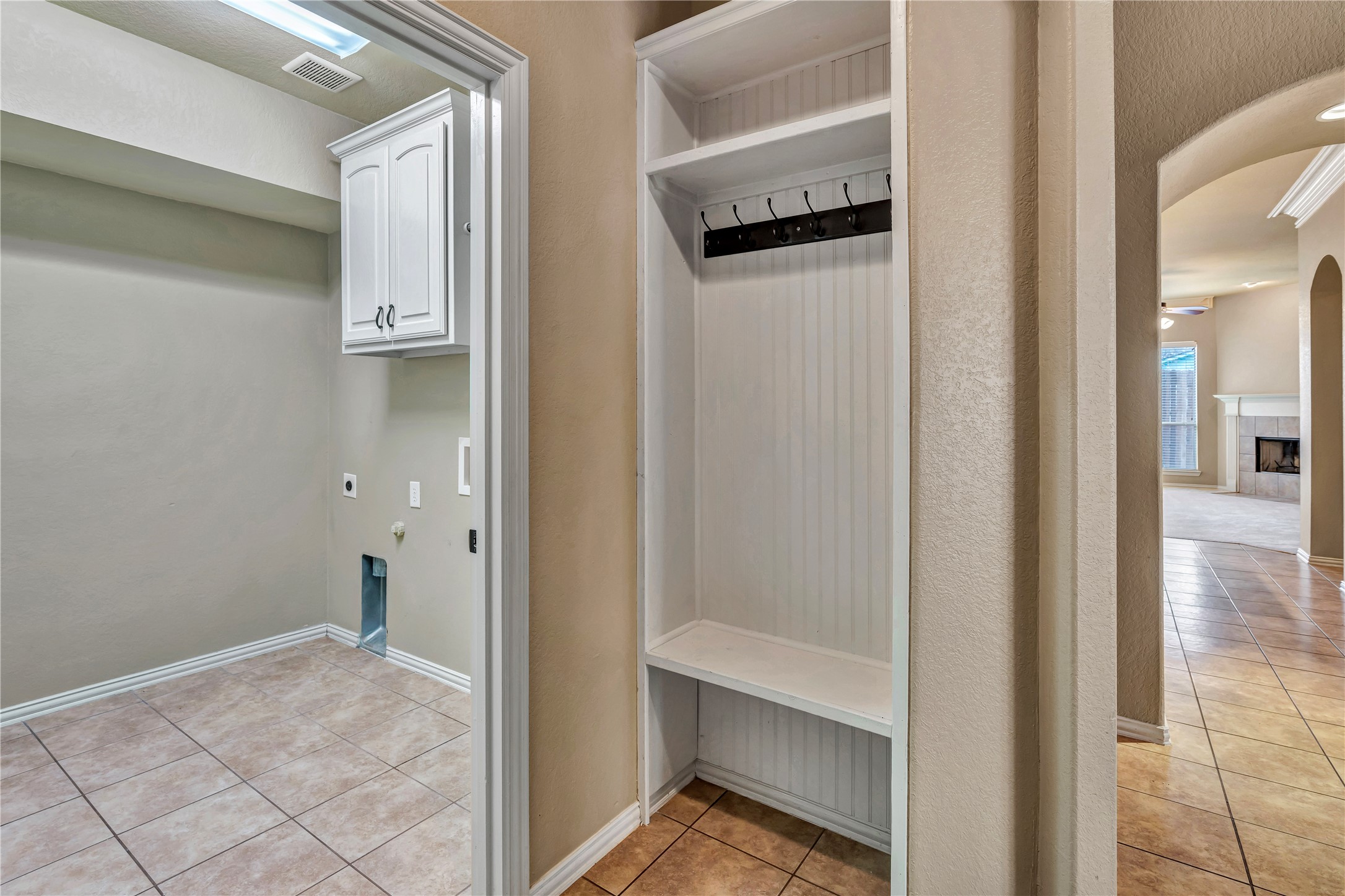 716 Crestridge Circle Euless TX 76040