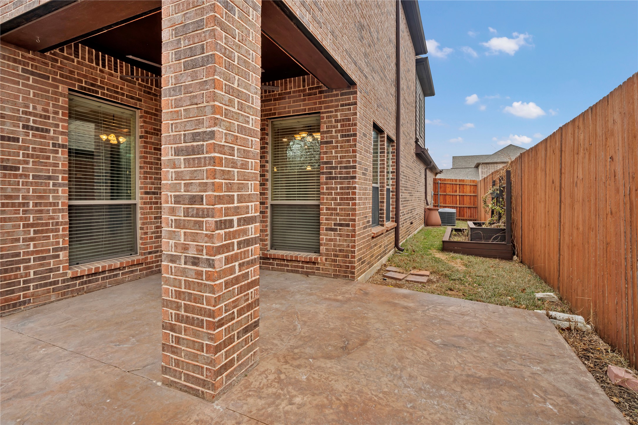 716 Crestridge Circle Euless TX 76040