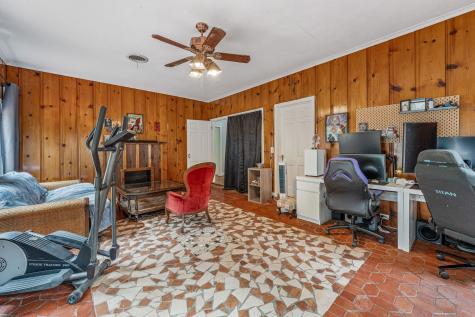 941 S Texas Street De Leon TX 76444