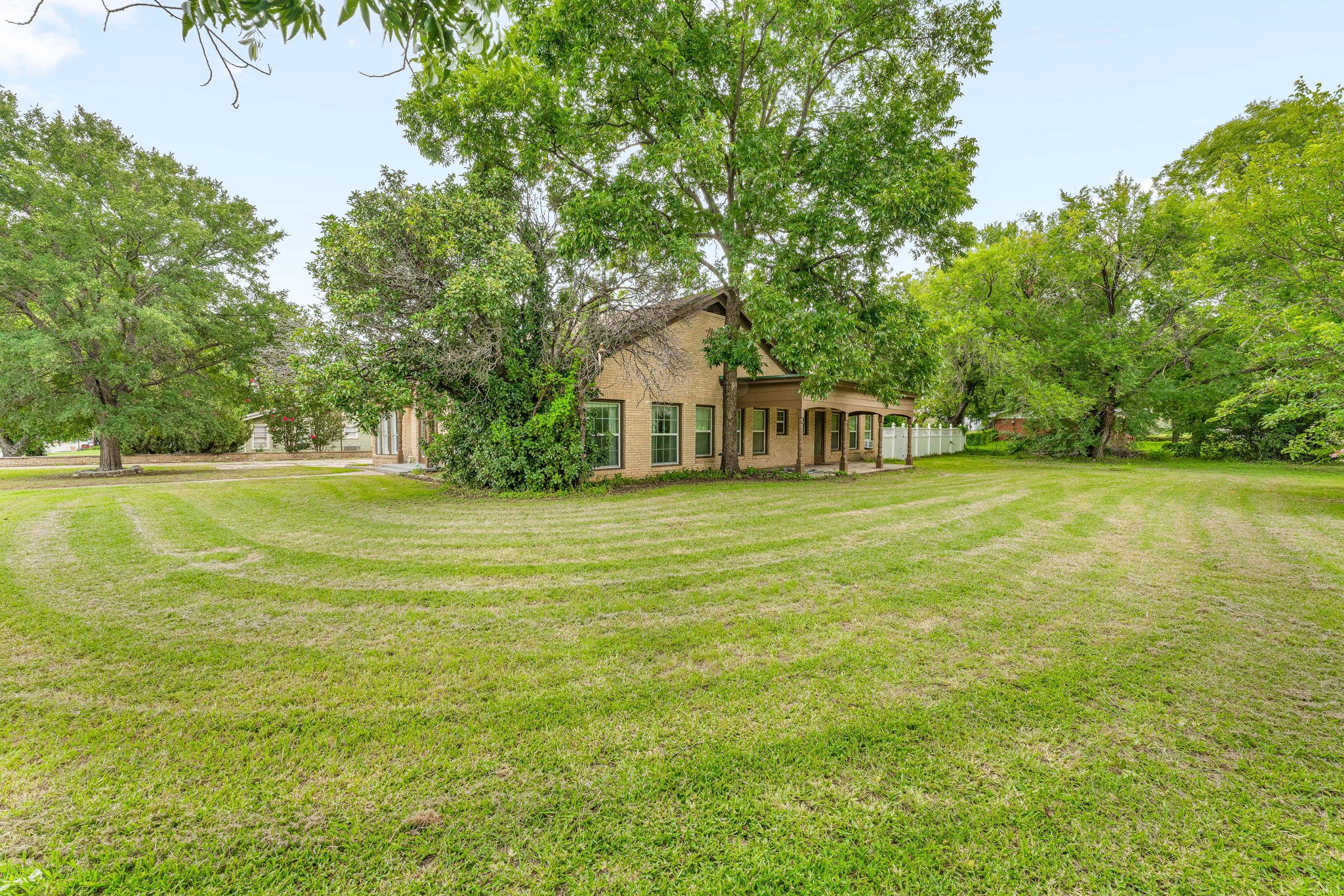 941 S Texas Street De Leon TX 76444