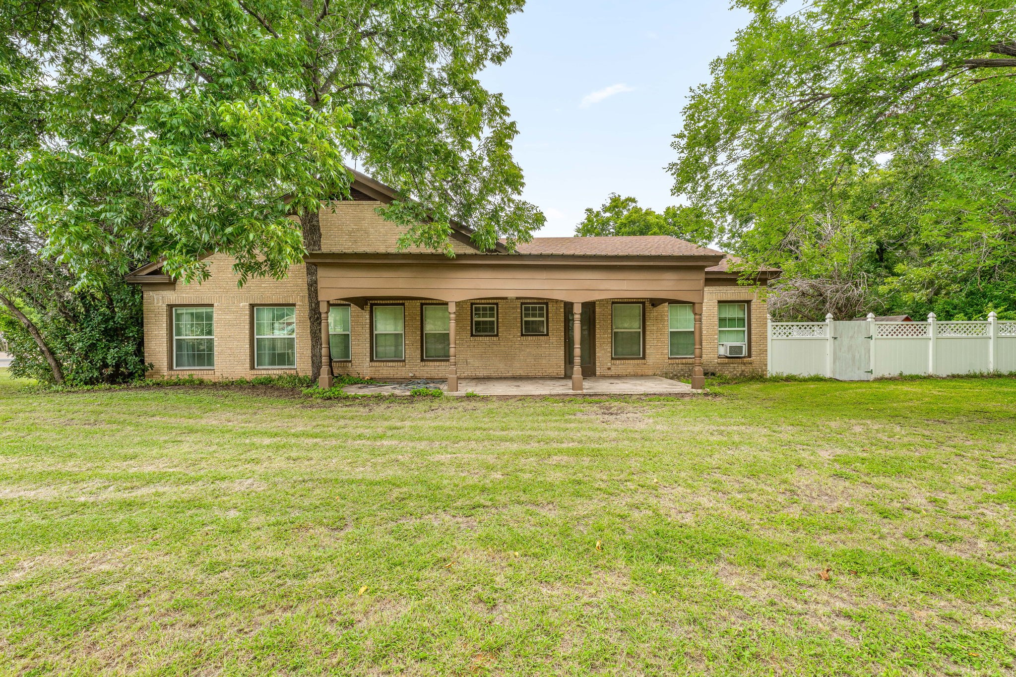941 S Texas Street De Leon TX 76444
