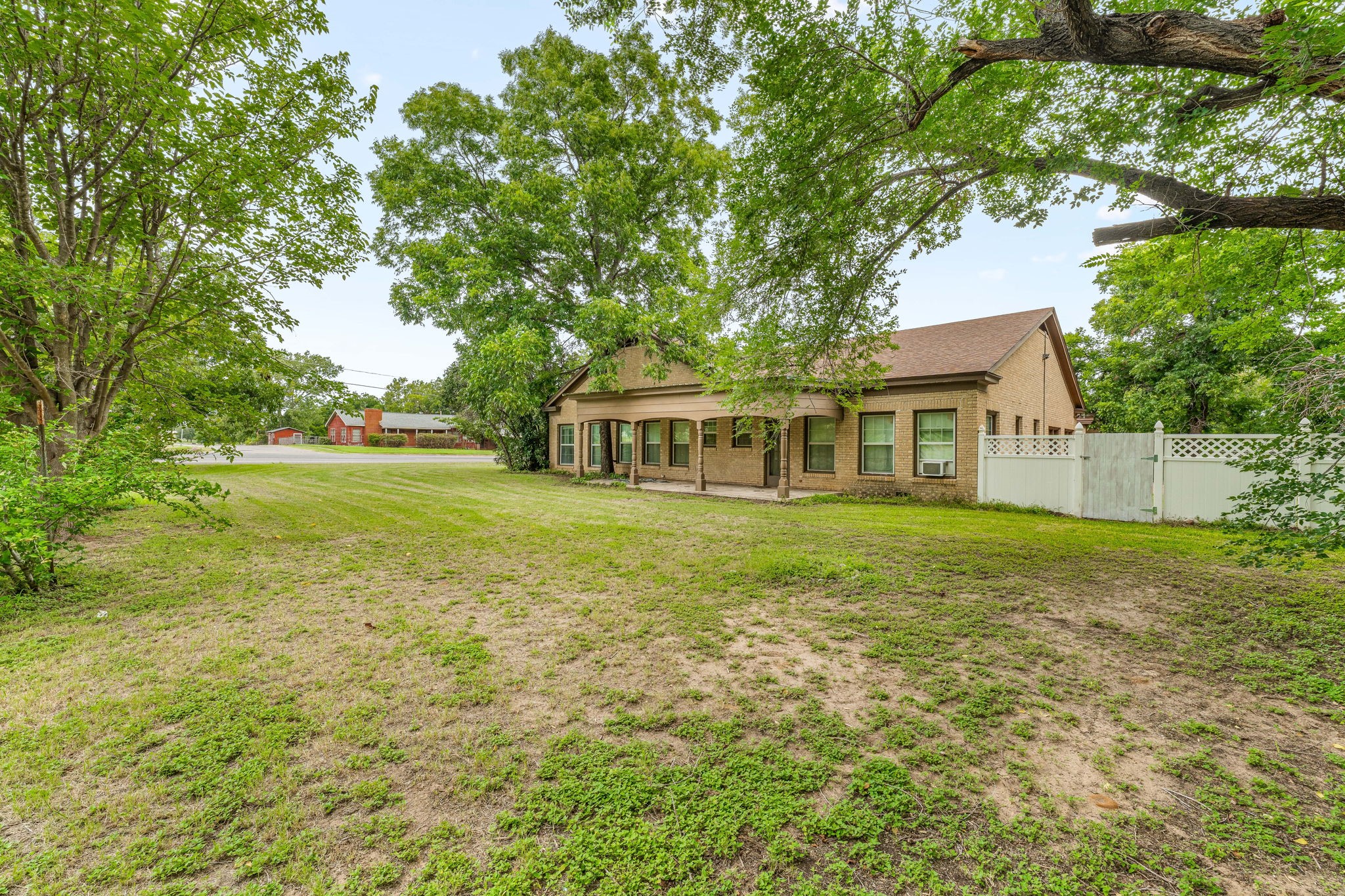 941 S Texas Street De Leon TX 76444