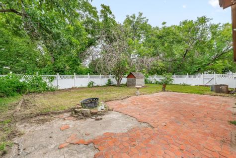 941 S Texas Street De Leon TX 76444