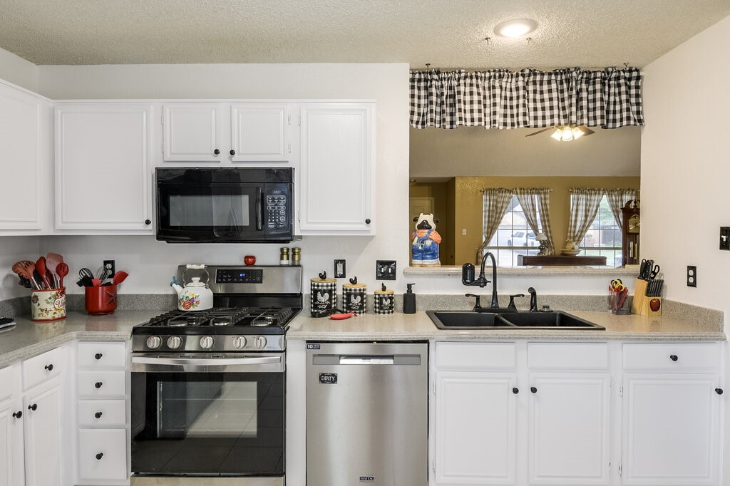 2813 White Oak Drive Grand Prairie TX 75052