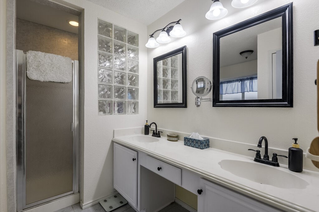 2813 White Oak Drive Grand Prairie TX 75052