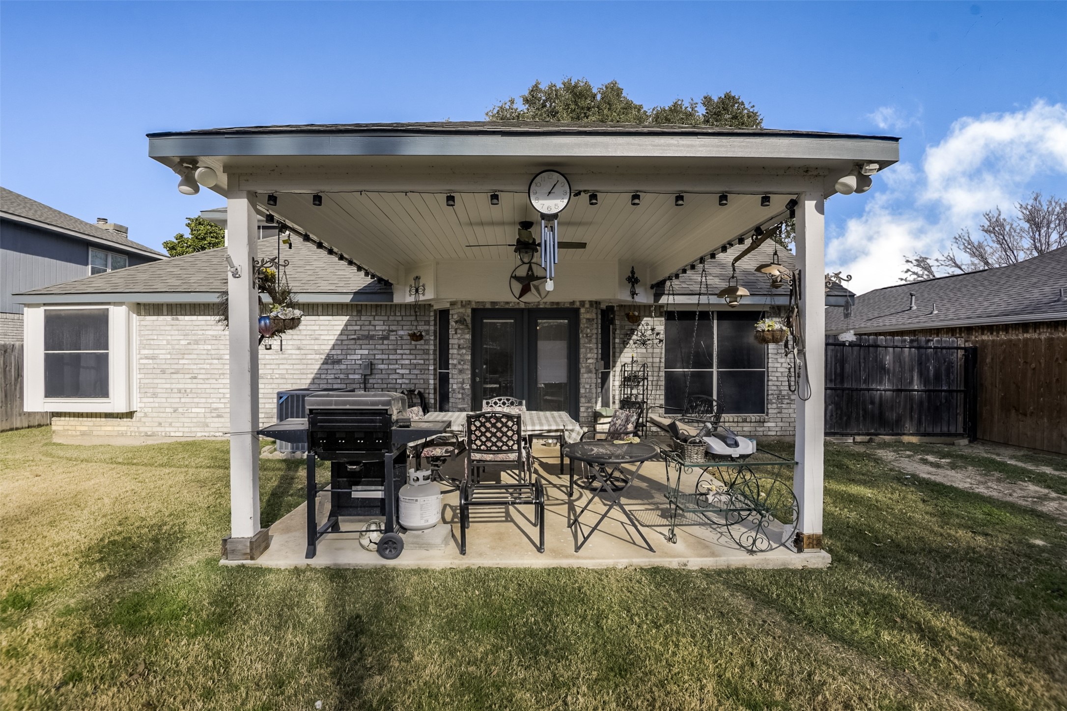 2813 White Oak Drive Grand Prairie TX 75052