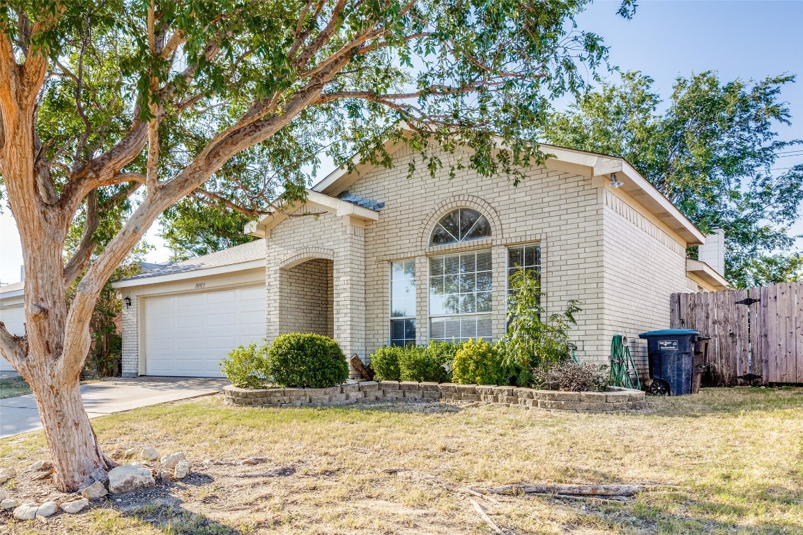 10913 Deauville Circle S Fort Worth TX 76108